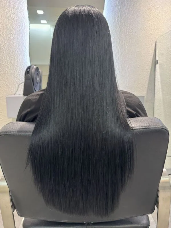 Después de la Plástica de Acaí en BelaFios Maracaibo — cabello negro largo, liso y sedoso